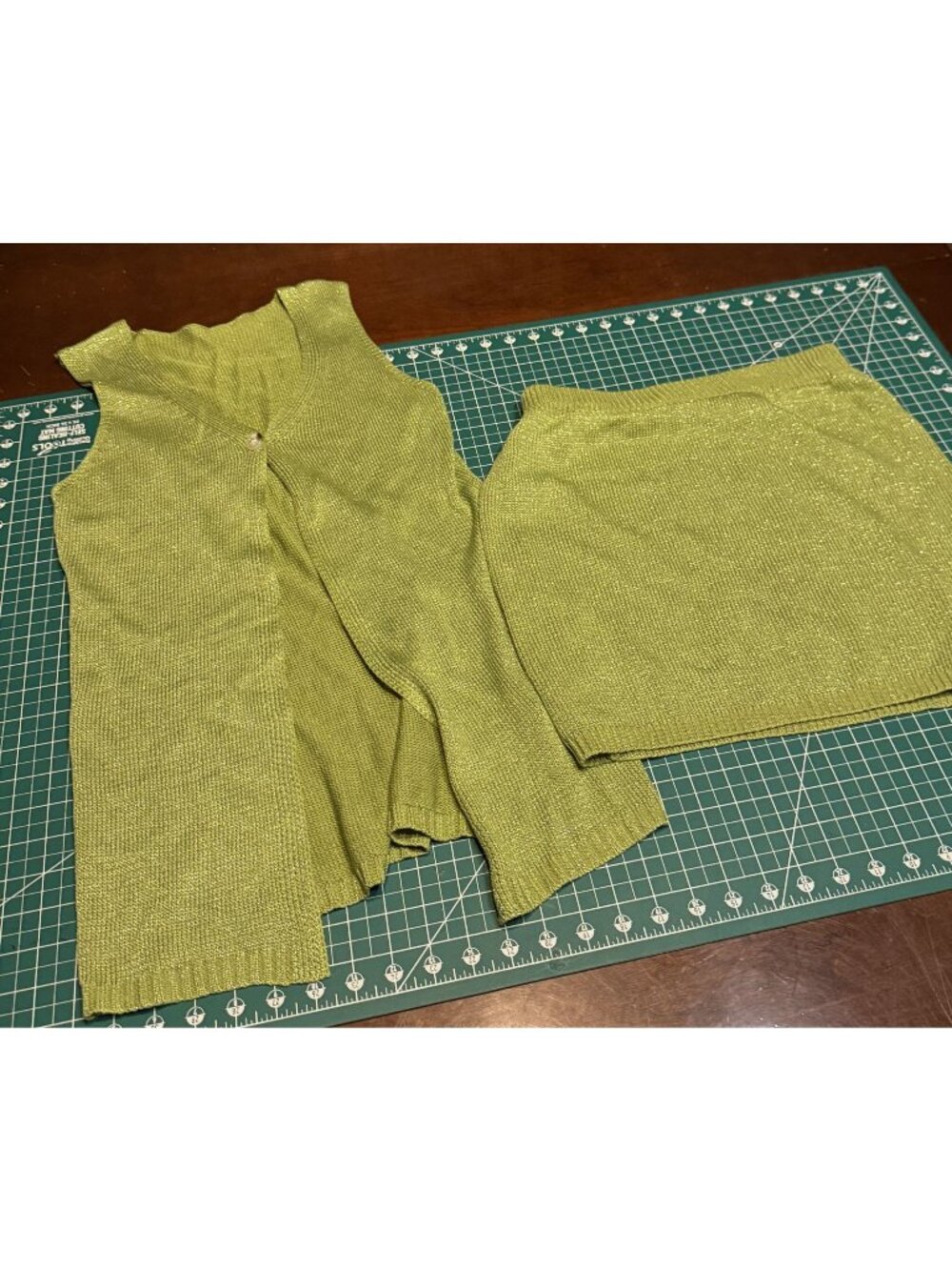 Green Knit Sleeveless Cardigan Skirt Set Small 100% Viscose Lightweight Shimmery